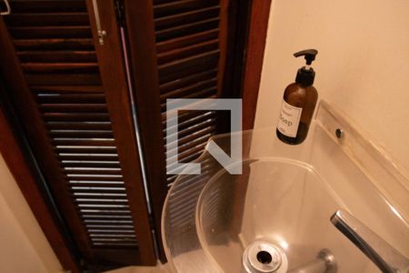 Lavabo de casa à venda com 3 quartos, 143m² em Jardim Sonia, São Paulo