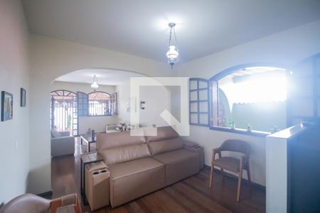 Sala de TV de casa à venda com 5 quartos, 360m² em Santa Helena, Contagem