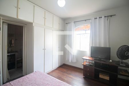 Suíte de casa à venda com 5 quartos, 360m² em Santa Helena, Contagem
