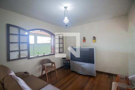 Sala de TV de casa à venda com 5 quartos, 360m² em Santa Helena, Contagem