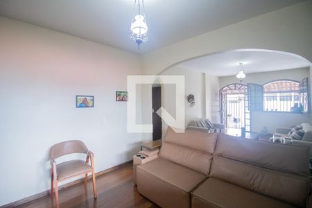Sala de TV de casa à venda com 5 quartos, 360m² em Santa Helena, Contagem
