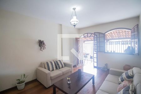 Sala de casa à venda com 5 quartos, 360m² em Santa Helena, Contagem
