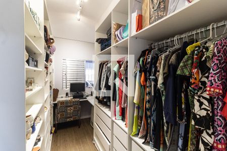 Closet do Quarto 1 da Casa 1 de casa à venda com 4 quartos, 149m² em Jardim Patente, São Paulo