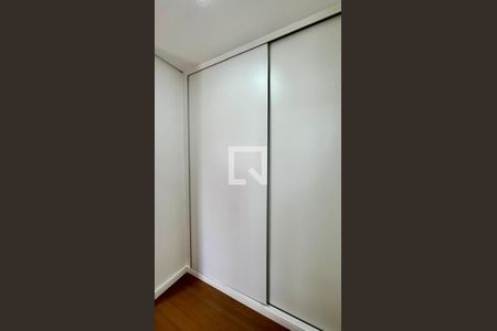 quarto de apartamento para alugar com 2 quartos, 185m² em Fernão Dias, Belo Horizonte