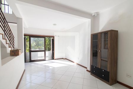 Sala de casa à venda com 5 quartos, 280m² em Cristal, Porto Alegre