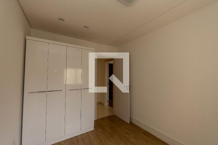 Quarto de apartamento para alugar com 2 quartos, 68m² em Jardim Tupanci, Barueri