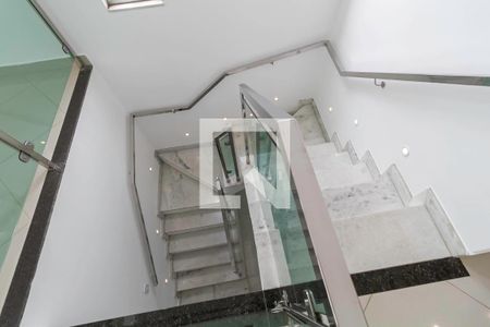 Escada de casa à venda com 4 quartos, 288m² em Europa, Contagem