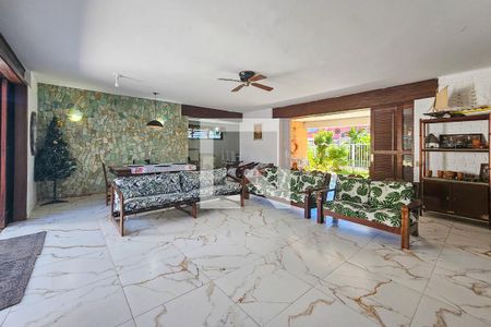 Sala de casa para alugar com 4 quartos, 500m² em Jardim Virginia, Guarujá