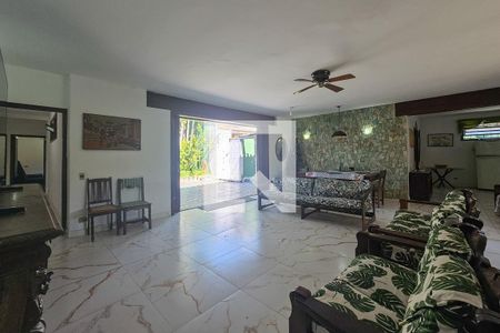 Sala de casa para alugar com 4 quartos, 500m² em Jardim Virginia, Guarujá