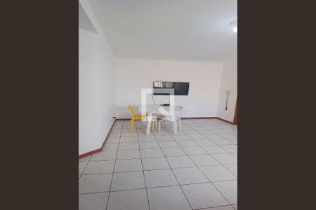 Sala e sala de jantar de apartamento para alugar com 1 quarto, 140m² em São Luiz, São José