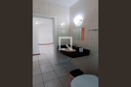 Banheiro de apartamento para alugar com 1 quarto, 140m² em São Luiz, São José