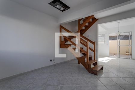 Sala de casa de condomínio à venda com 2 quartos, 76m² em Humaitá, Porto Alegre