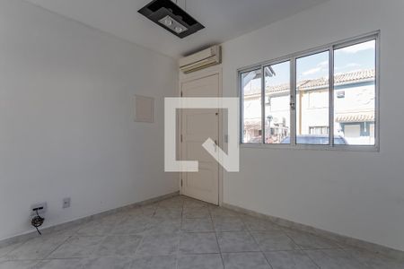 Sala de casa de condomínio à venda com 2 quartos, 76m² em Humaitá, Porto Alegre