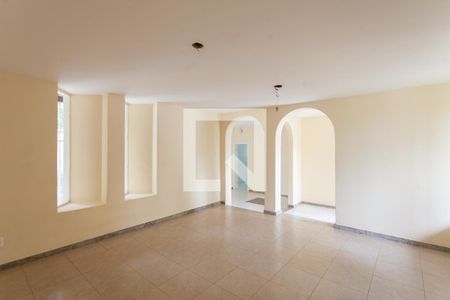 Sala de casa à venda com 3 quartos, 242m² em Santa Monica, Belo Horizonte
