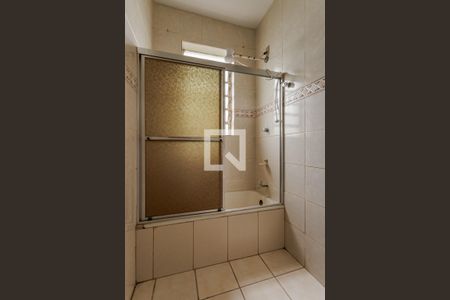 Banheiro de kitnet/studio à venda com 1 quarto, 35m² em São João, Porto Alegre