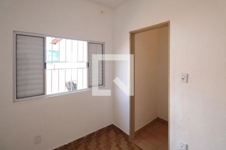 Quarto 2 de casa para alugar com 2 quartos, 60m² em Vila Sabrina, São Paulo