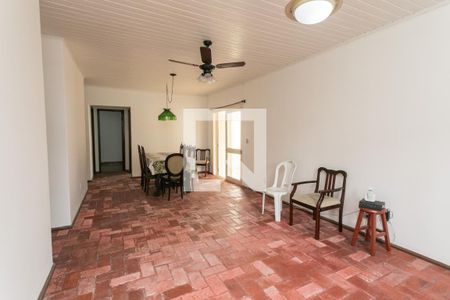 Sala de casa à venda com 3 quartos, 143m² em Santa Maria Goretti, Porto Alegre