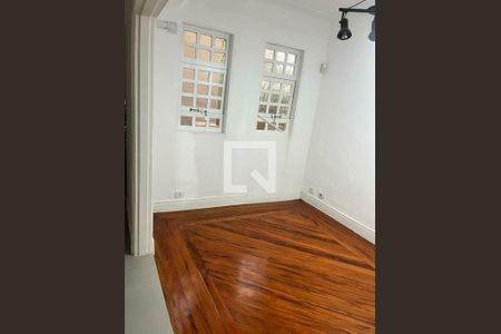 Casa à venda com 3 quartos, 130m² em Cerqueira César, São Paulo
