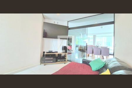 Sala de TV de casa de condomínio à venda com 4 quartos, 1040m² em Condados da Lagoa, Lagoa Santa