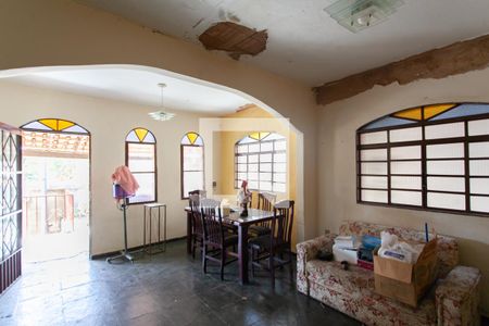 Sala de casa à venda com 3 quartos, 360m² em Guarani, Belo Horizonte
