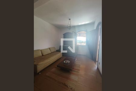 Sala de casa à venda com 7 quartos, 360m² em Olinda, Contagem
