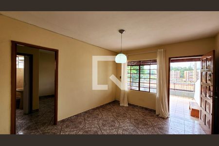 Sala de casa para alugar com 4 quartos, 250m² em Vila Marlene, Jundiaí