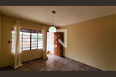 Sala de casa para alugar com 4 quartos, 250m² em Vila Marlene, Jundiaí