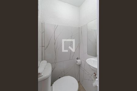 Banheiro social de kitnet/studio para alugar com 1 quarto, 12m² em Pampulha, Belo Horizonte