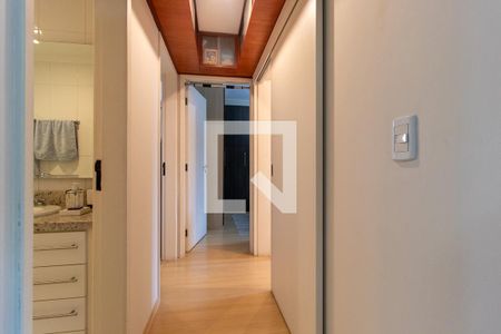 Corredor de apartamento para alugar com 3 quartos, 76m² em Água Verde, Curitiba