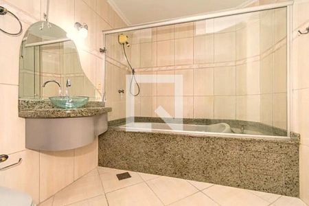 Banheiro da Suíte de casa para alugar com 4 quartos, 216m² em Menino Deus, Porto Alegre