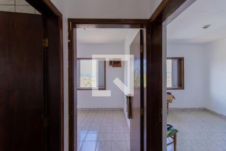 Corredor de casa para alugar com 2 quartos, 114m² em Parque Santa Rita de Cassia, Cotia