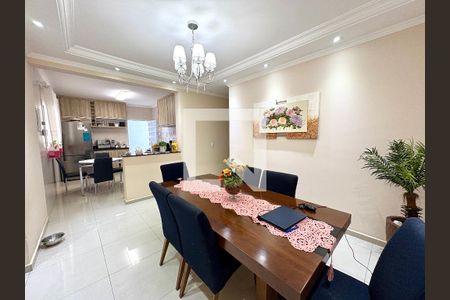 Sala de casa à venda com 6 quartos, 259m² em Vila Joaquina, Jundiaí
