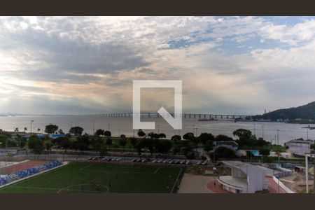 Vista/Sacada/Sala de apartamento à venda com 2 quartos, 77m² em São Domingos, Niterói