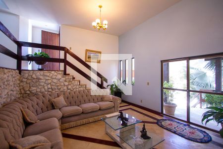 Sala de casa de condomínio à venda com 5 quartos, 480m² em Itaipu, Niterói