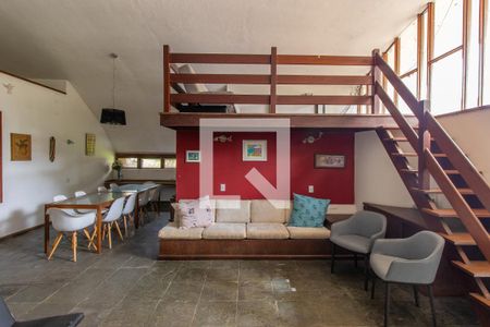 Sala de casa para alugar com 4 quartos, 800m² em Vila Santo Antonio de Carapicuiba, Cotia