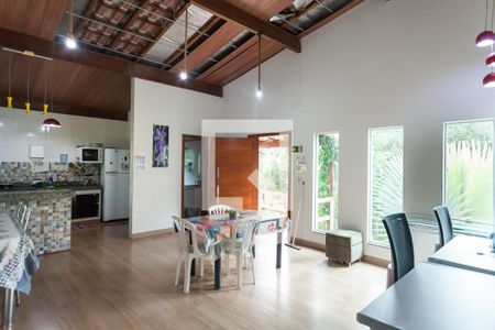 Sala de casa à venda com 5 quartos, 170m² em Brumadinho, Brumadinho