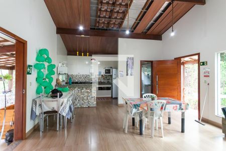 Sala de casa à venda com 5 quartos, 170m² em Brumadinho, Brumadinho