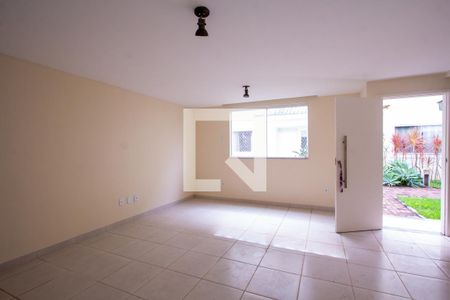 Sala de casa de condomínio à venda com 3 quartos, 130m² em Serra Grande, Niterói