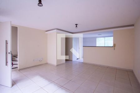 Sala de casa de condomínio à venda com 3 quartos, 130m² em Serra Grande, Niterói