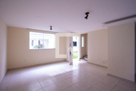 Sala de casa de condomínio à venda com 3 quartos, 130m² em Serra Grande, Niterói