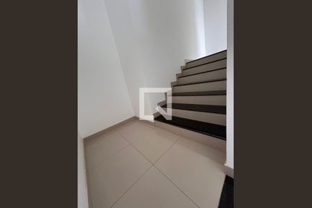 Escada de apartamento à venda com 3 quartos, 180m² em Jardim Industrial, Contagem