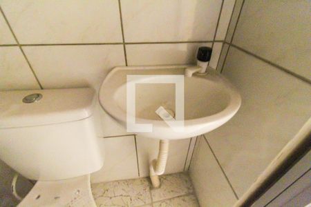 Banheiro de kitnet/studio para alugar com 1 quarto, 14m² em Itaquera, São Paulo