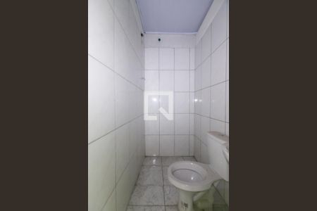 Banheiro de kitnet/studio para alugar com 1 quarto, 14m² em , São Paulo