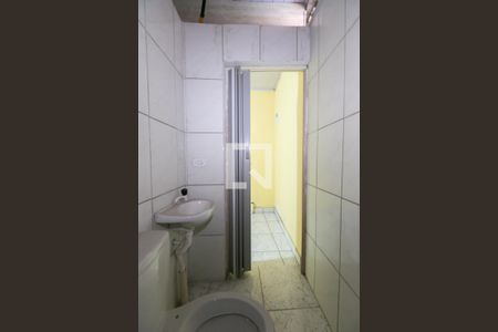 Banheiro de kitnet/studio para alugar com 1 quarto, 14m² em , São Paulo