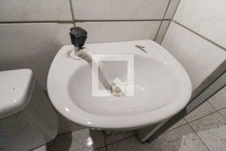 Banheiro de kitnet/studio para alugar com 1 quarto, 14m² em Itaquera, São Paulo