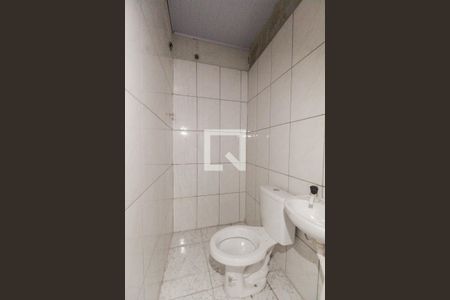 Banheiro de kitnet/studio para alugar com 1 quarto, 14m² em Itaquera, São Paulo