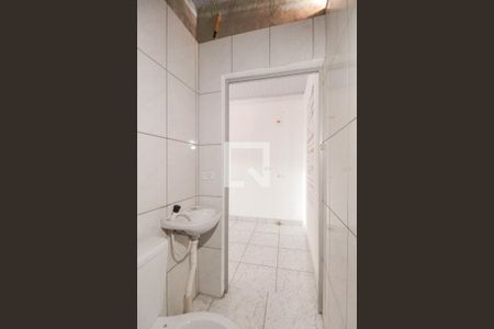 Banheiro de kitnet/studio para alugar com 1 quarto, 14m² em Itaquera, São Paulo