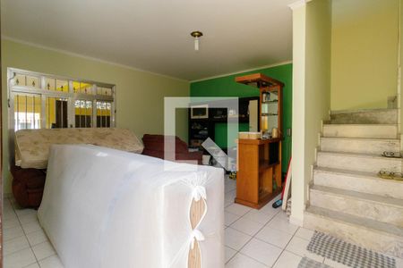 Sala - escada de acesso de casa à venda com 4 quartos, 166m² em Vila Elze, São Paulo