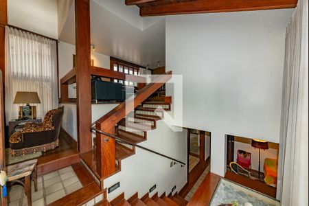 Escada de casa à venda com 4 quartos, 435m² em Belvedere, Belo Horizonte