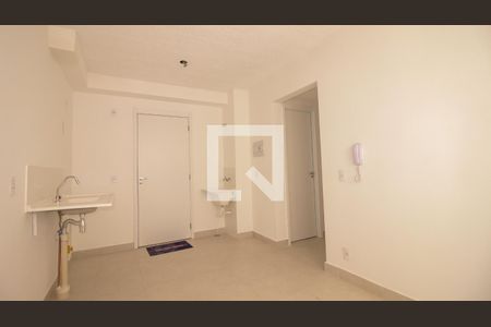 Sala/Cozinha de apartamento para alugar com 2 quartos, 32m² em Vila Graciosa, São Paulo